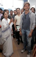 Hrithik Roshan with Mamta Banerjee in Kolkata on 7th April 2015